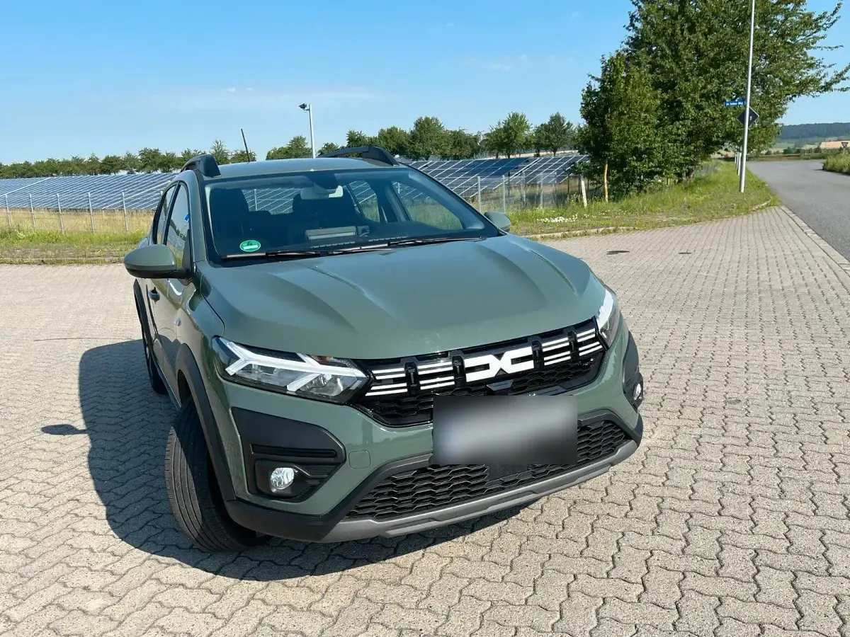 Gebraucht Dacia Sandero Expression 91 PS (66 kW) 2024 Grün Kleinwagen