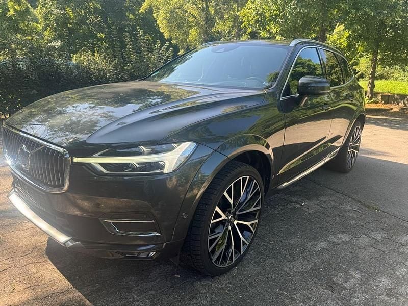 Grau Gebraucht 2019 Volvo XC60 Inscription SUV | 28.900 € (Fairer Preis) - Bild 1/4