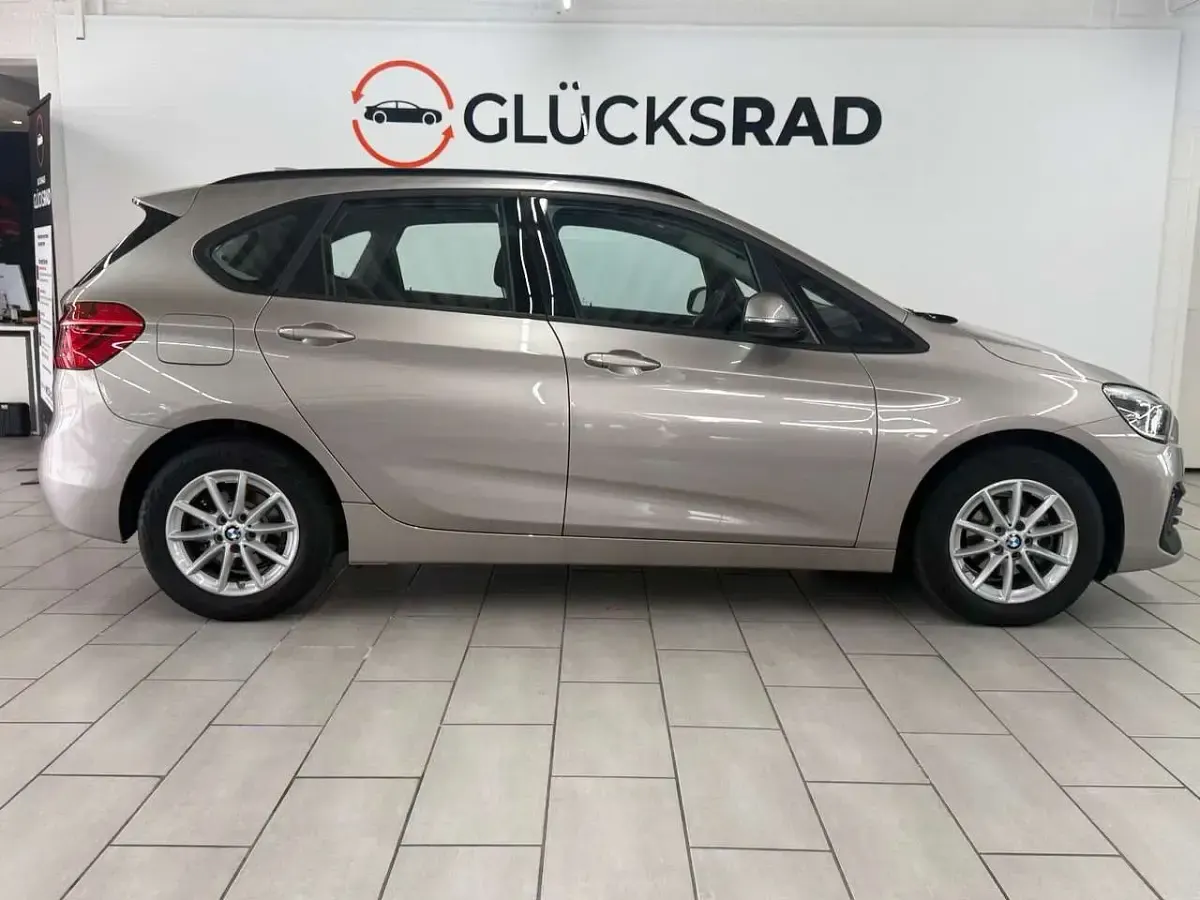 Gebraucht BMW 216 Advantage 109 PS (80 kW) 2021 Kaschmirsilber metallic Coupé