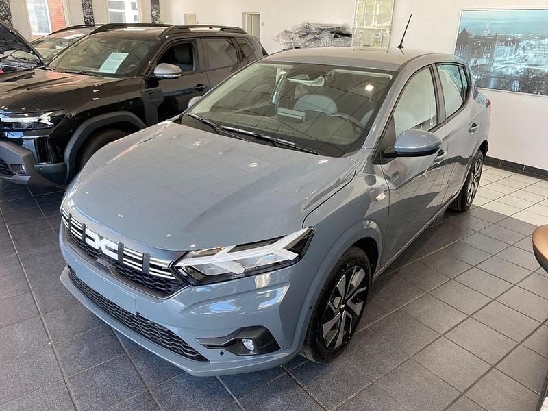 Neu Dacia Sandero Expression 101 PS (74 kW) 2025 Grau Kleinwagen