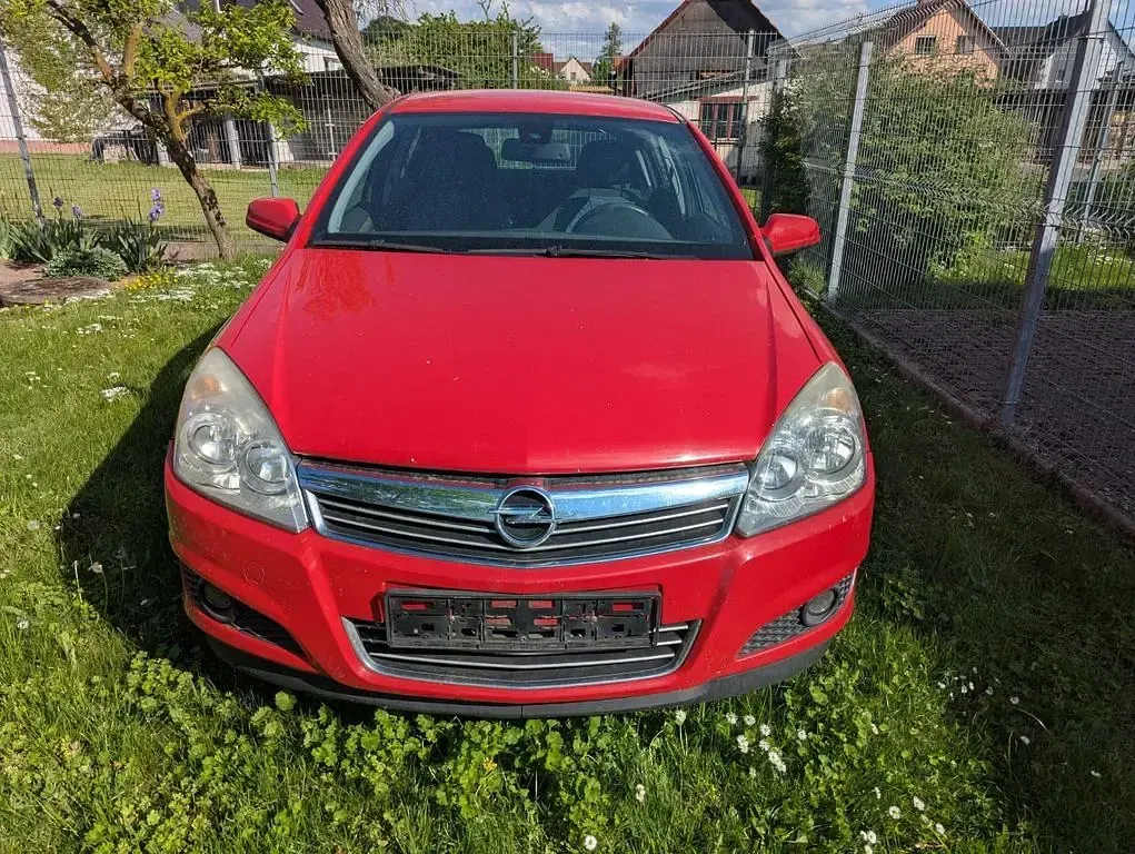 Gebraucht Opel Astra 116 PS (85 kW) 2008 Rot Limousine