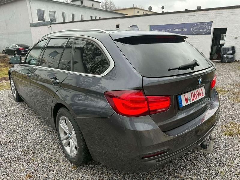 Gebraucht BMW 318 Sport Line 150 PS (110 kW) 2019 Grau Kombi