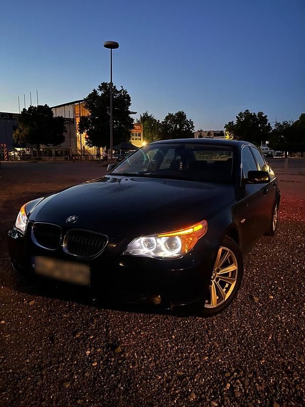 Gebraucht BMW 523 177 PS (130 kW) 2006 Schwarz Limousine