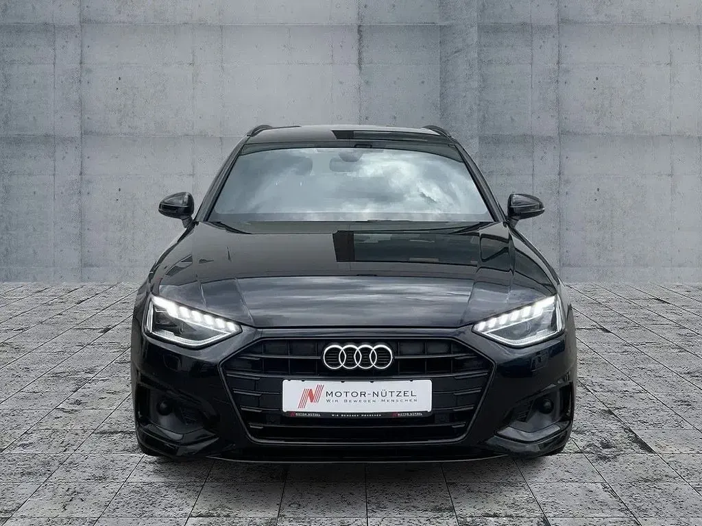 Gebraucht Audi A4 Advanced Plus 163 PS (119 kW) 2021 Mythosschwarz metallic Kombi