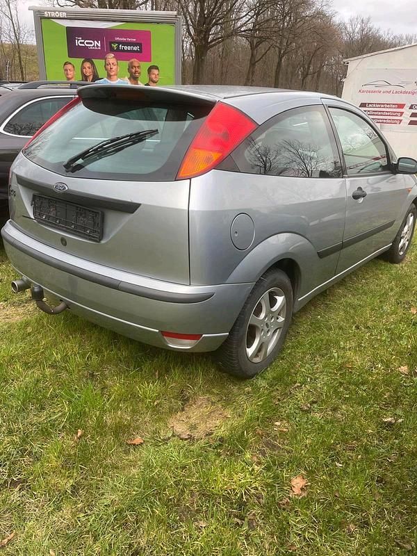 Gebraucht Ford Focus 130 PS (95 kW) 2005 Blau Kleinwagen