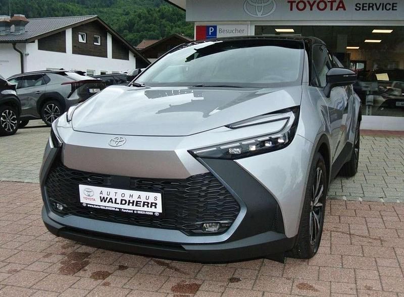Neu Toyota C-HR 140 PS (102 kW) 2025 Silber metallic SUV