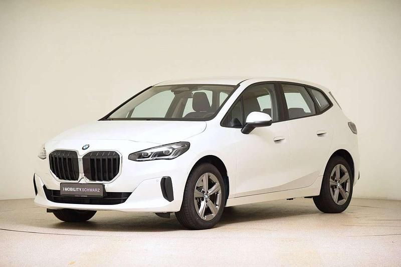 Mineralweiß metallic Gebraucht 2023 BMW 223 Active Tourer Van / Kleinbus | 33.860 € (Guter Preis) - Bild 1/4