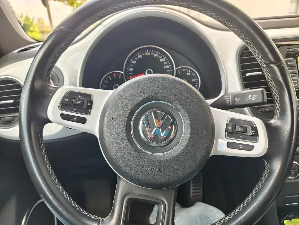 Gebraucht VW Beetle Sport 200 PS (147 kW) 2011 Weiß Kleinwagen