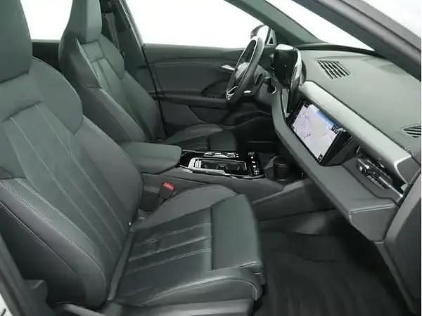 Second-hand Audi e-tron Ambiente 284 kW (387 CP) 2024 Alb SUV