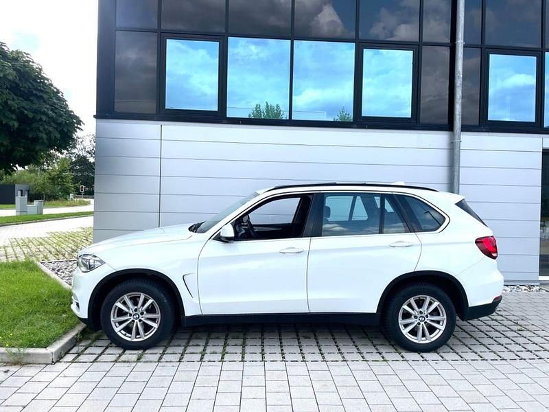 Weiß Gebraucht 2015 BMW X5 Sport Line SUV | 16.999 € (Etwas zu teuer) - Bild 1/4