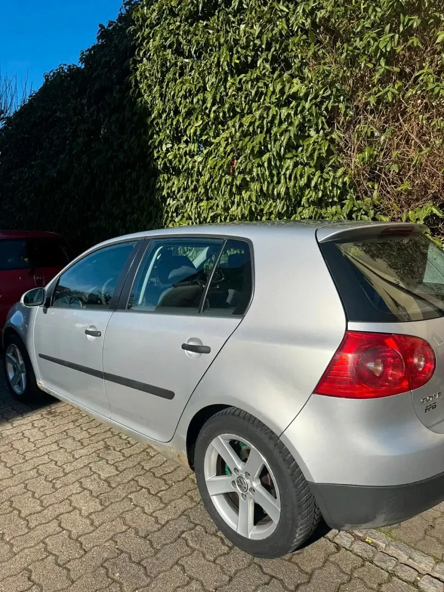 Używany VW Golf V 105 KM (77 kW) 2006 Srebrny Hatchback