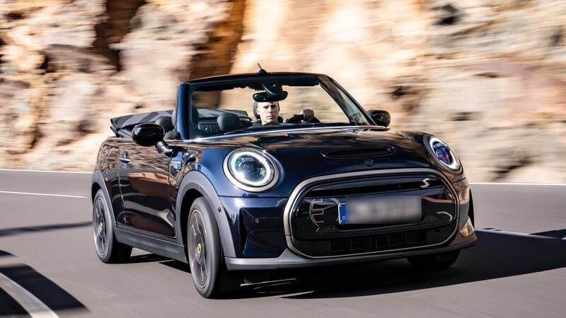 Schwarz Gebraucht 2023 Mini Cooper SE Cabriolet Cabrio | 48.900 € - Bild 1/3