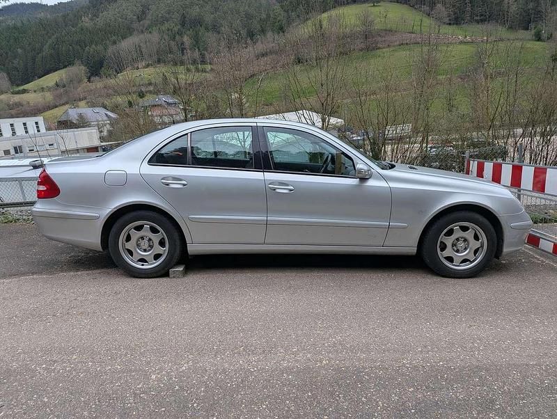 Gebraucht Mercedes E280 204 PS (150 kW) 2005 Silber Kombi