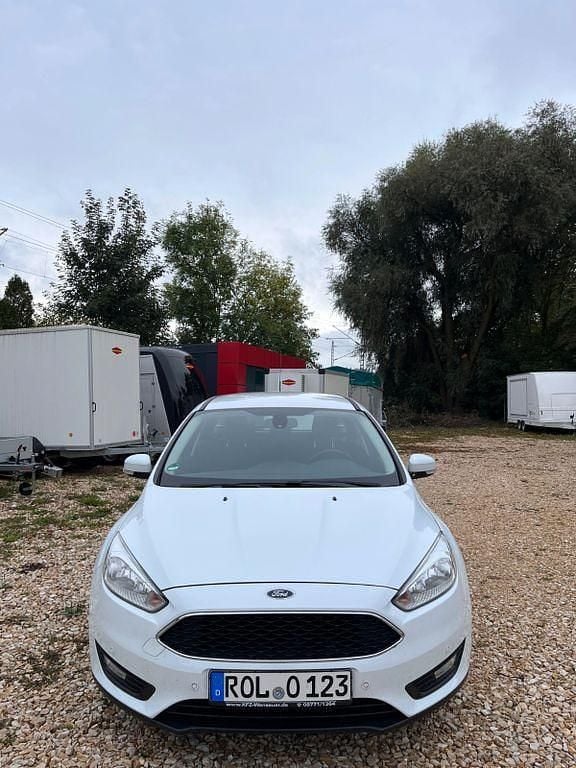 Gebraucht Ford Focus Business Edition 116 PS (85 kW) 2015 Weiß Kombi
