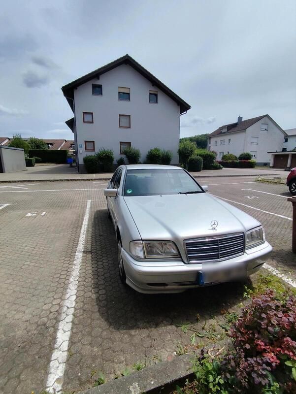 Silber Gebraucht 1997 Mercedes C200 Limousine | 1.300 € (Superpreis) - Bild 1/4