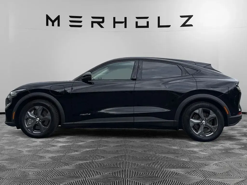 Usata Ford Mustang Mach-E 197 kW (269 CV) 2021 Nero SUV