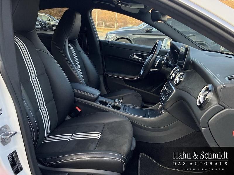 Gebraucht Mercedes CLA200 AMG line 156 PS (114 kW) 2017 Unilack polarweiß Coupé