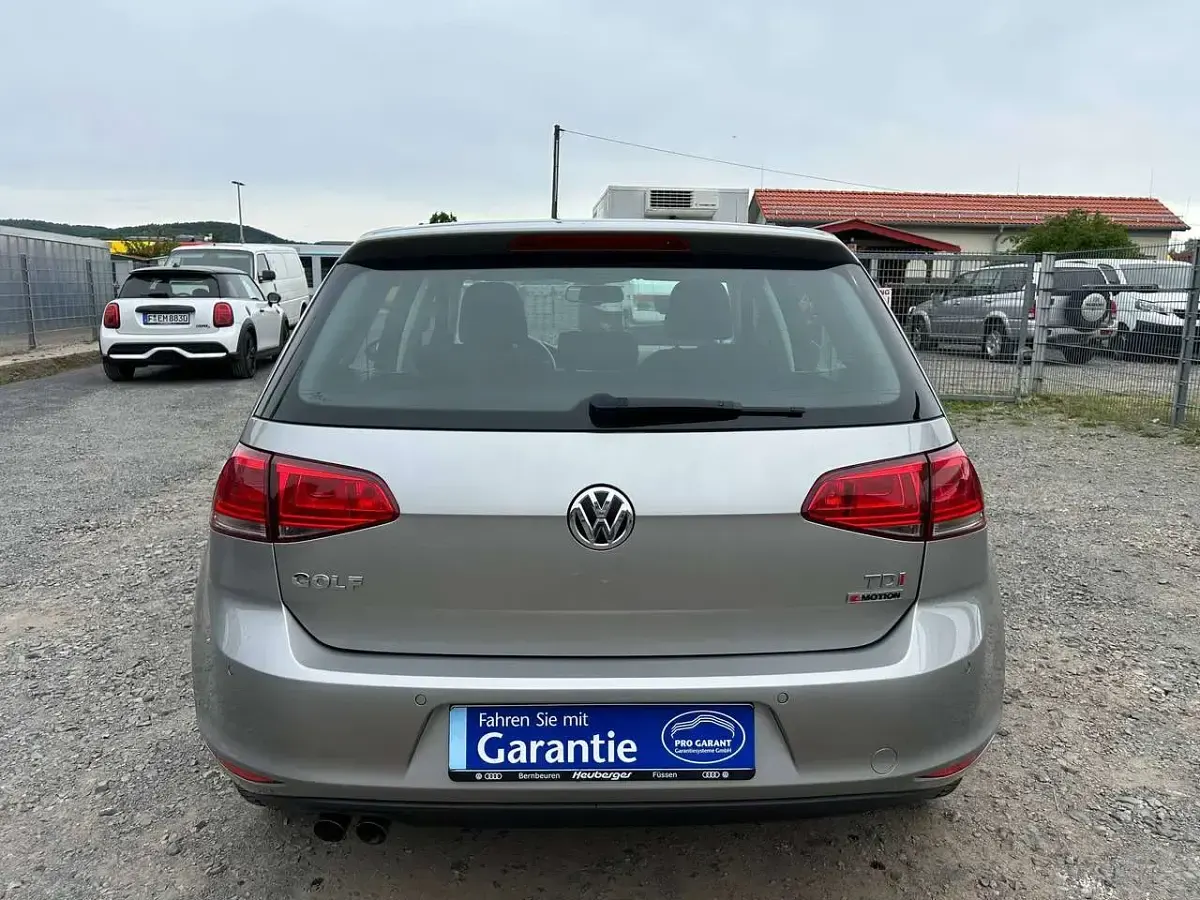 Gebraucht VW Golf VII Trendline 110 PS (80 kW) 2015 Tungsten silver metallic Limousine