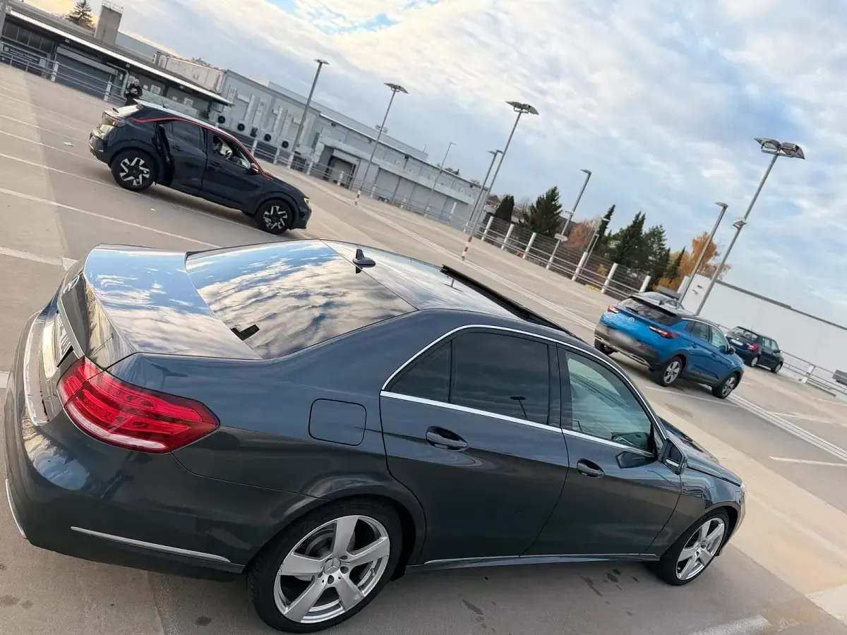 Gebraucht Mercedes E220 AMG line 170 PS (125 kW) 2014 Grau Limousine