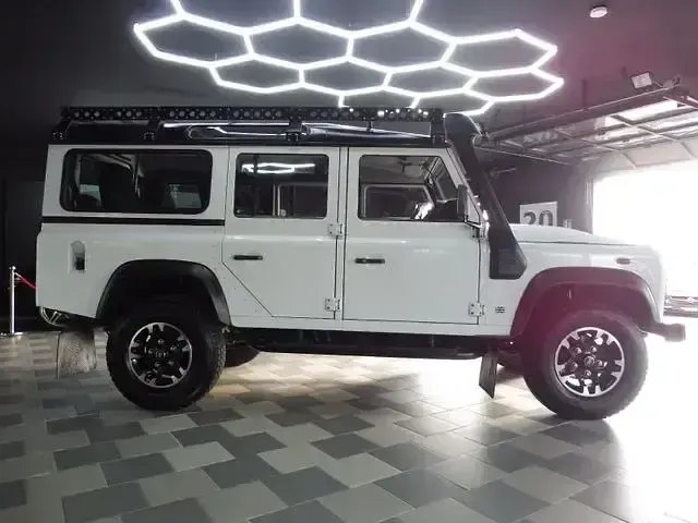 Gebraucht Land Rover Defender SE 319 PS (234 kW) 2013 Weiß Kombi