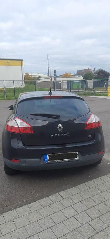 Gebraucht Renault Mégane Dynamique 131 PS (96 kW) 2011 Schwarz Limousine