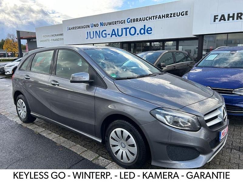 Grau Gebraucht 2016 Mercedes B160 Van / Kleinbus | 11.690 € - Bild 1/4