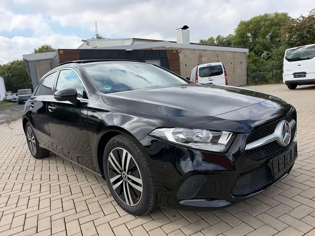 Gebraucht Mercedes A200 150 PS (110 kW) 2021 Schwarz Limousine