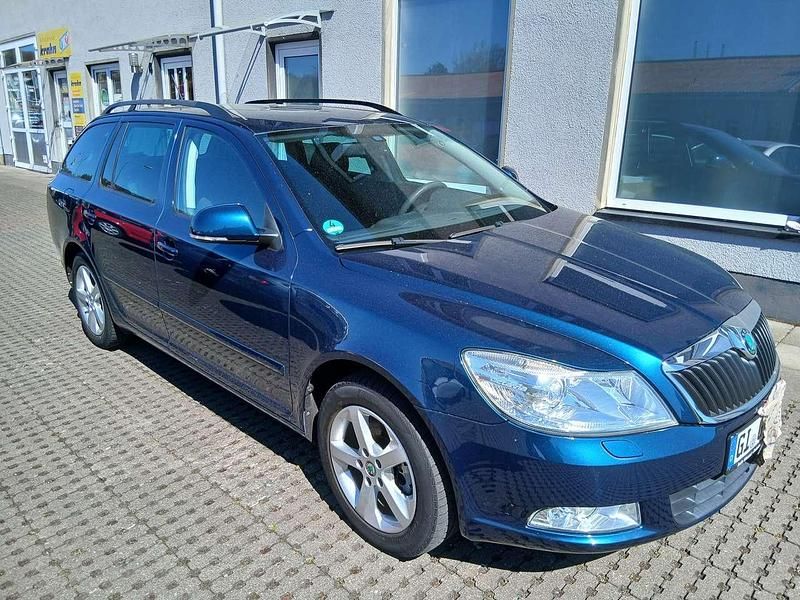 Gebraucht Skoda Octavia Elegance 140 PS (102 kW) 2011 Blau Kombi