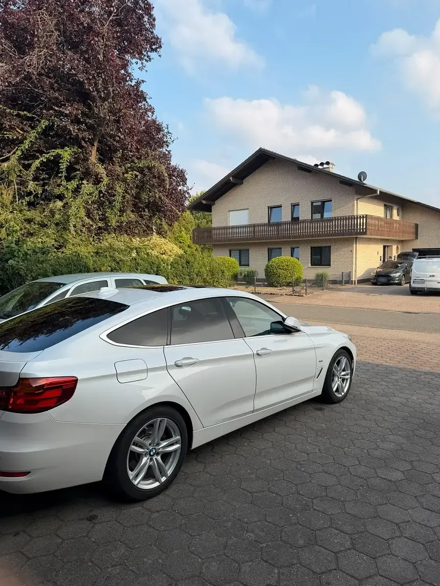 Gebraucht BMW 330 Luxury Line 258 PS (189 kW) 2015 Limousine