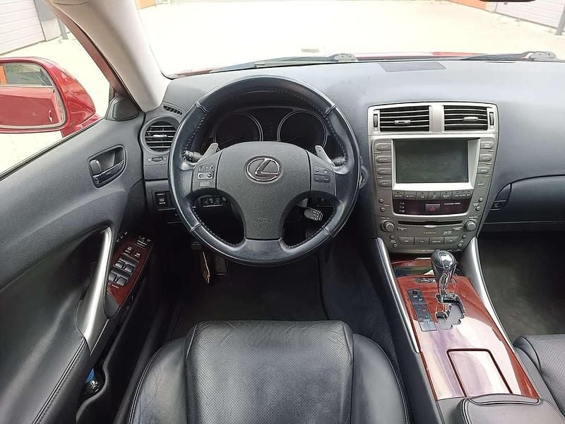 Rot Gebraucht 2008 Lexus IS250 Luxury Line Limousine | 9.300 € (Guter Preis) - Bild 1/4