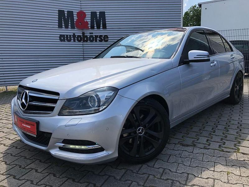 Silber Gebraucht 2011 Mercedes C200 Avantgarde Limousine | 9.900 € (Fairer Preis) - Bild 1/4