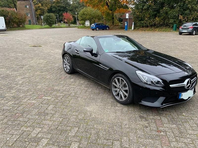 Schwarz Gebraucht 2017 Mercedes SLC200 Cabrio | 34.500 € (Teuer) - Bild 1/4