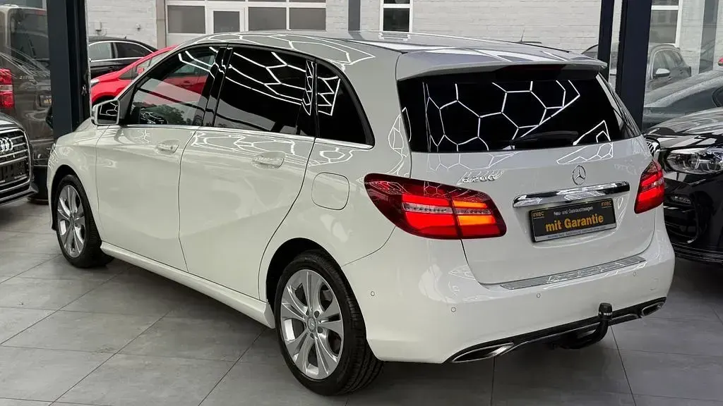 Gebraucht Mercedes B200 Urban 156 PS (114 kW) 2016 Weiß Kleinwagen