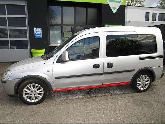 Używany Opel Combo Edition 90 KM (66 kW) 2010 Srebrny Minivan
