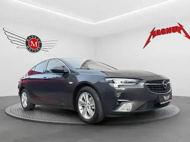 Używany Opel Insignia Elegance 122 KM (89 kW) 2021 Brązowy Sedan/Limuzyna