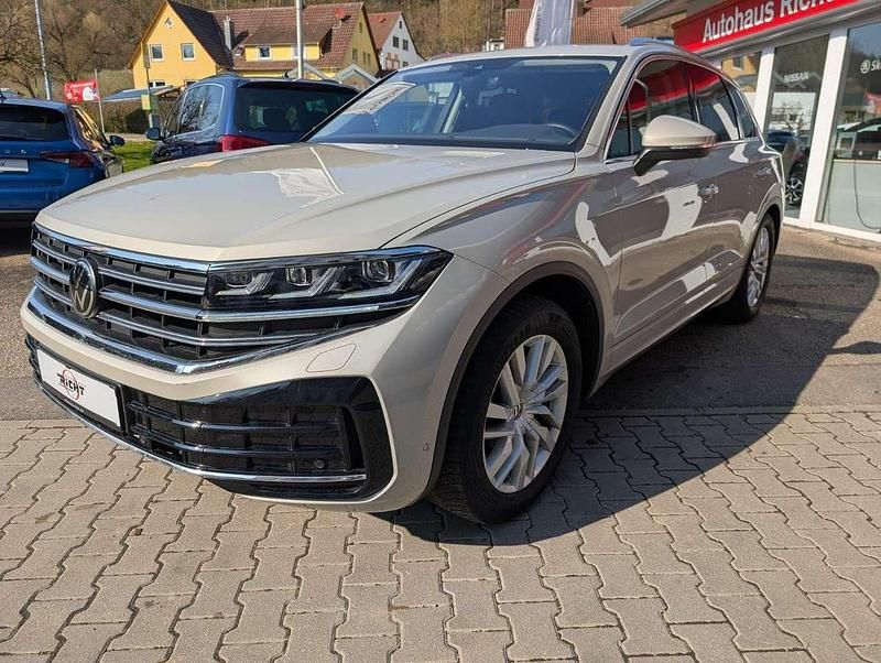 Gebraucht VW Touareg Elegance 231 PS (169 kW) 2024 Sechura beige metallic SUV