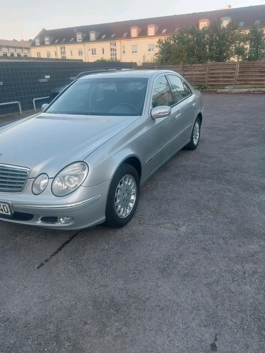 Gebraucht Mercedes E200 146 PS (107 kW) 2003 Silber Limousine