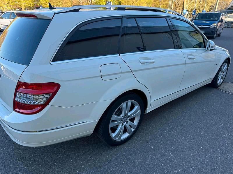 Gebraucht Mercedes C250 205 PS (150 kW) 2011 Weiß Kombi