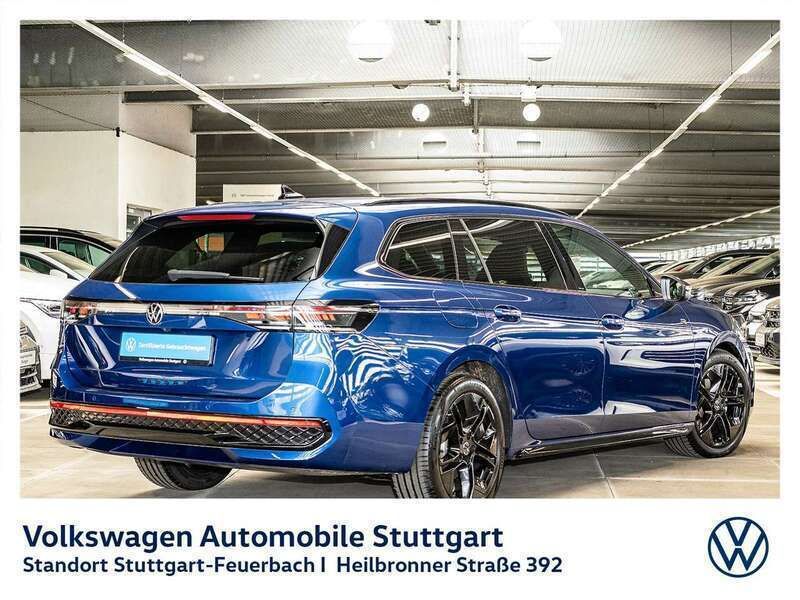 Gebraucht VW Passat R-line 150 PS (110 kW) 2024 Reef blue metallic Kombi