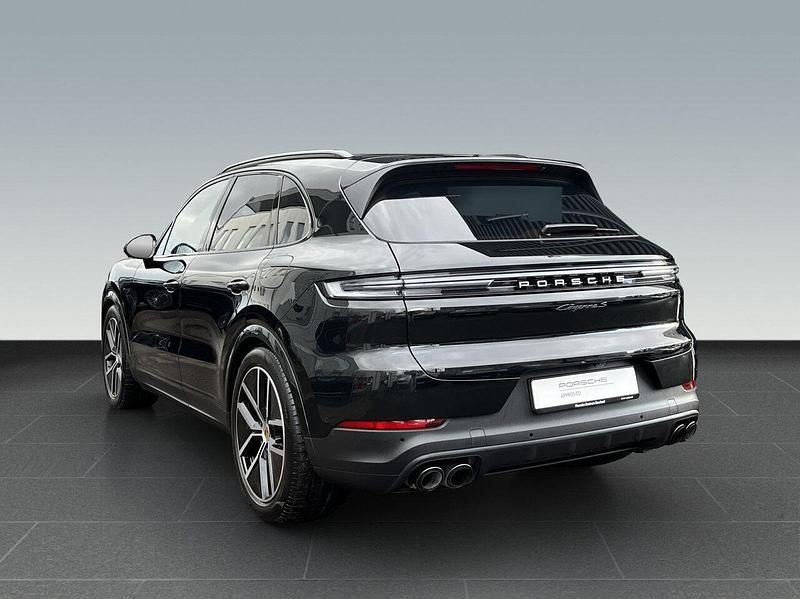 Gebraucht Porsche Cayenne 520 PS (382 kW) 2024 Chromitschwarzmetallic (metallic) SUV