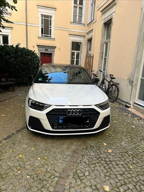 Weiß Gebraucht 2021 Audi A1 Sportback Advanced Kleinwagen | 22.900 € (Guter Preis) - Bild 1/4