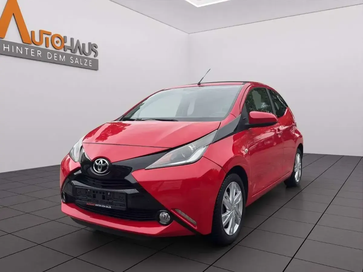 Gebraucht Toyota Aygo X-wave 69 PS (50 kW) 2015 Rot Kleinwagen