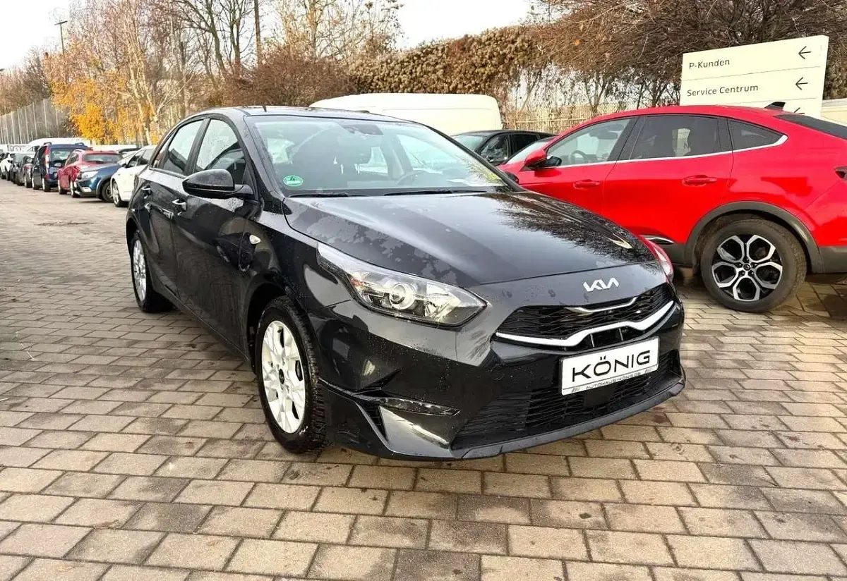 Usado Kia Ceed Edition 7 101 CV (74 kW) 2023 Negro Utilitario