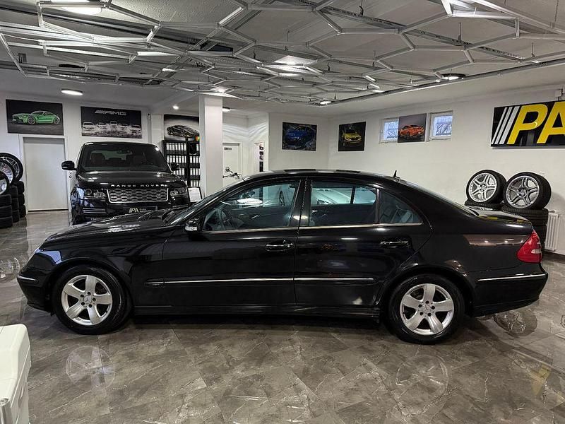 Gebraucht Mercedes E240 Avantgarde 177 PS (130 kW) 2003 Schwarz Limousine