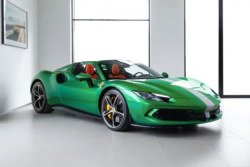 Neu Ferrari 296 2026 Grün Cabrio