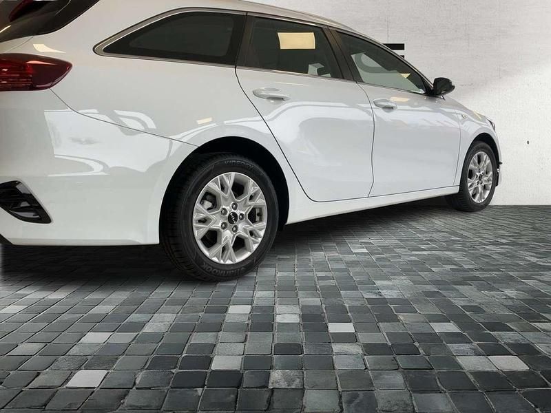 Gebraucht Kia Ceed Vision 101 PS (74 kW) 2024 Weiß Kleinwagen