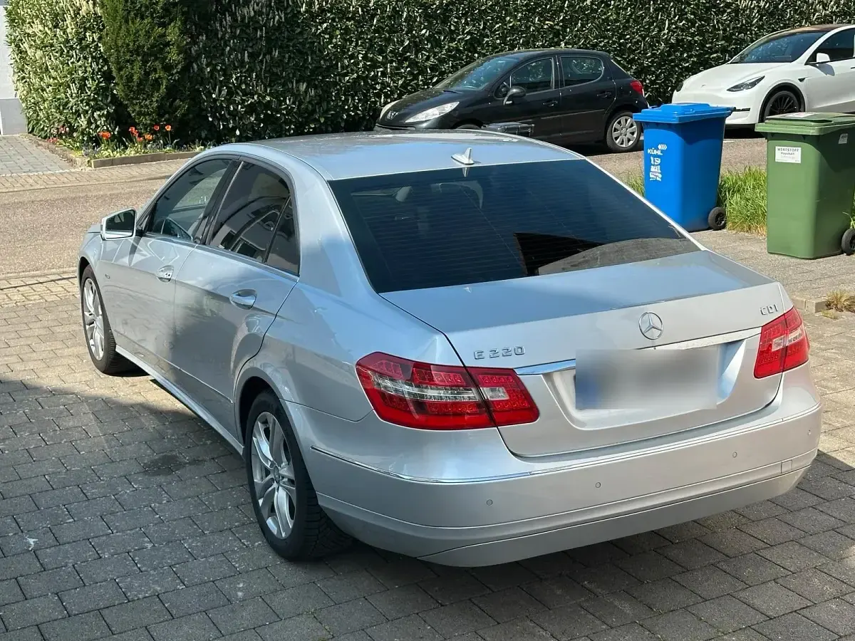 Gebraucht Mercedes E220 170 PS (125 kW) 2009 Silber Limousine