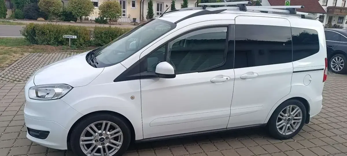 Gebraucht Ford Tourneo Ambiente 101 PS (74 kW) 2017 Kombi