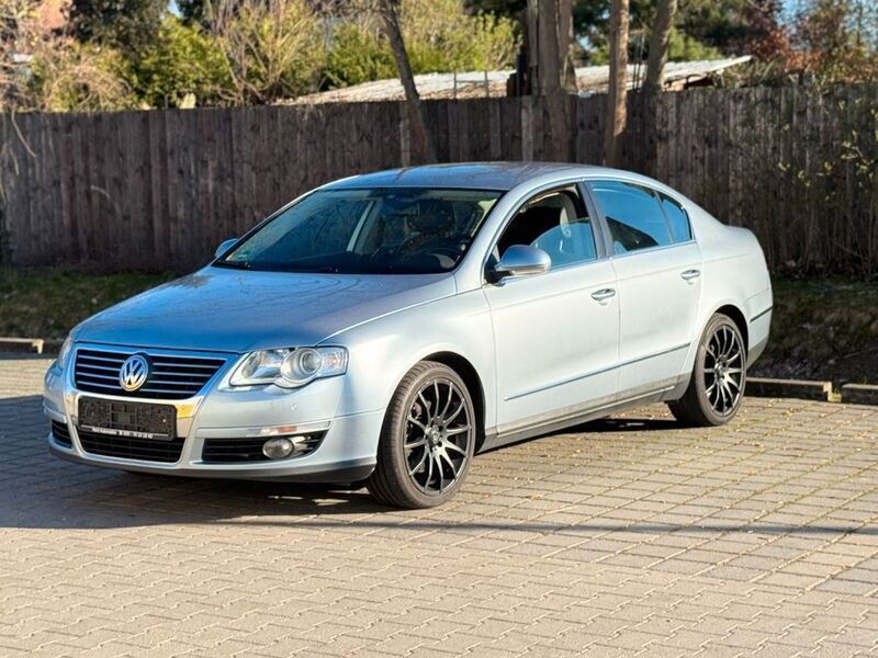 Blau Gebraucht 2005 VW Passat Highline Limousine | 2.999 € (Fairer Preis) - Bild 1/4