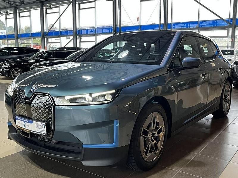 Gebraucht BMW iX Executive 385 kW (524 PS) 2023 Blau SUV